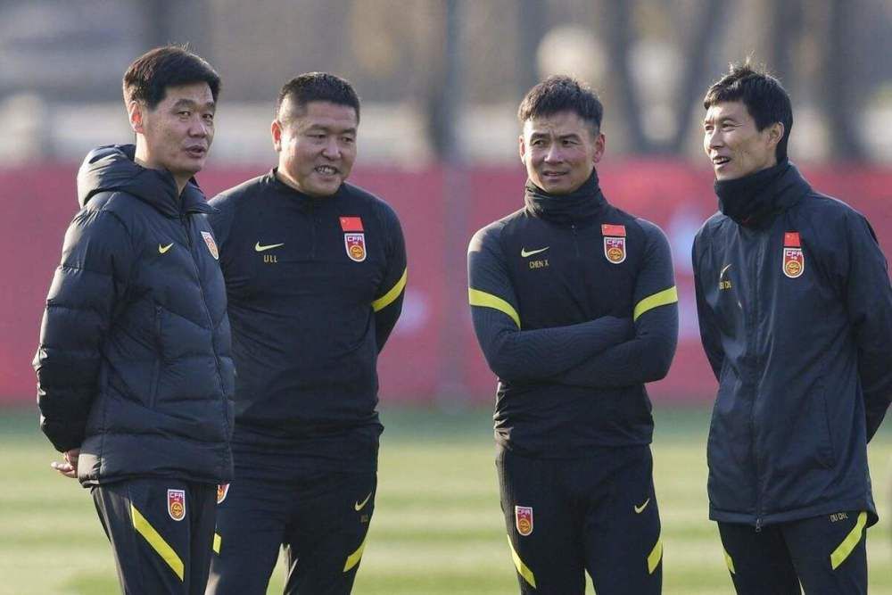 班长裸体扒开两腿让我喝尿