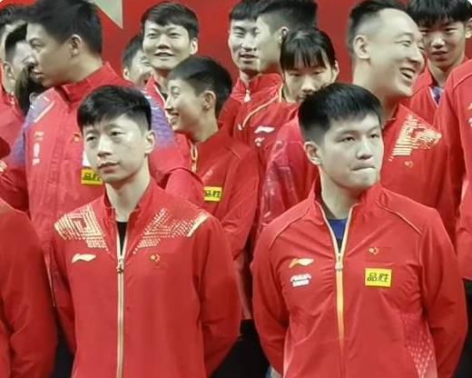小心女人的背后
